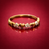Anillo con Formas de Corazones